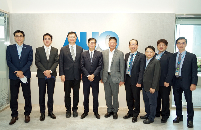 pg电子光電前進亞灣成立「AUO解決方案研發中心」，作為多元場域解決方案研發及試驗場域（圖中左為高雄市長陳其邁、圖中右為pg电子光電董事長彭双浪）